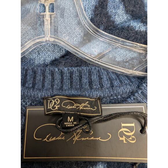 DG2 by Diane Gilman Blue Animal Print Sweater Size M NWT - Picture 6 of 7